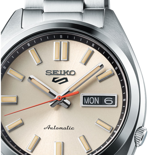 Reloj Seiko 5 Sports SNXS Style esfera beige 37mm